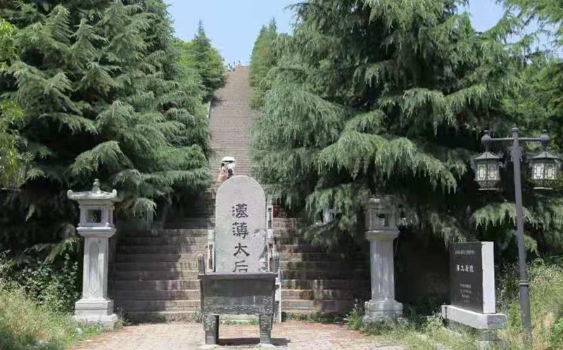 西安霸陵墓園新區(qū)圖片,群山環(huán)抱中,價(jià)格實(shí)惠