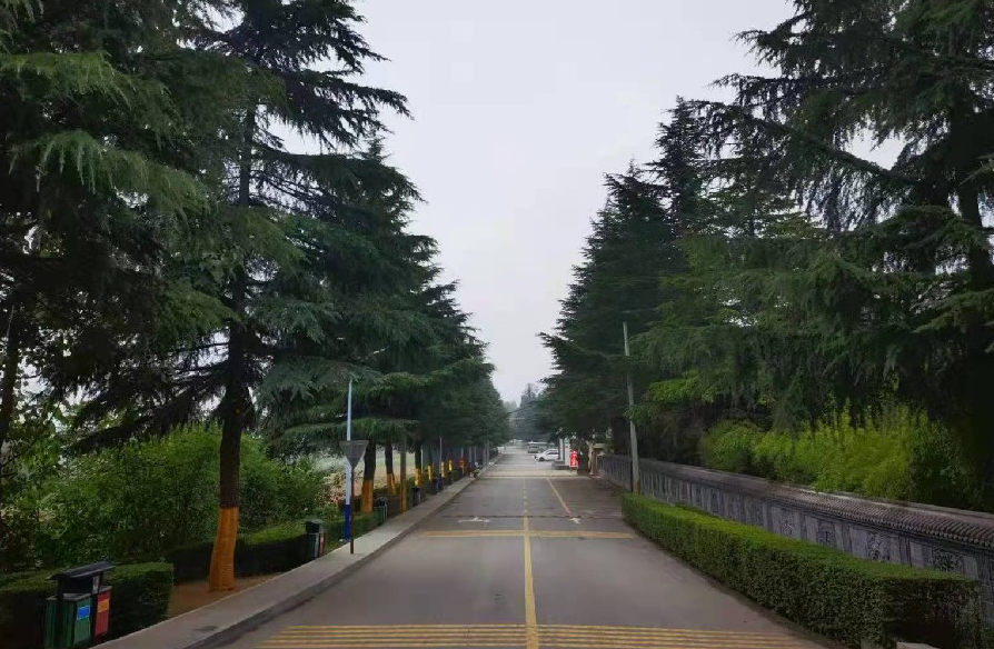西安棗園山墓園可乘坐414路、404路、413路等公交車抵達